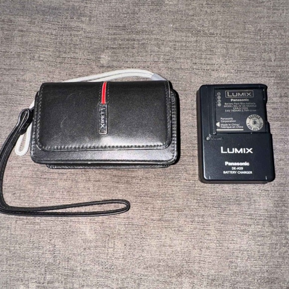 Panasonic Lumix DMC-FH20 Digital Camera 14.1MP 8x Optical Zoom Brand New Black - Picture 2 of 6